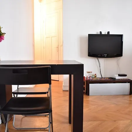 1 Bedroom Flat In Le Marais *